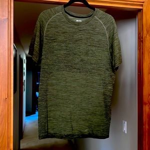 Mens Large Zella shirt